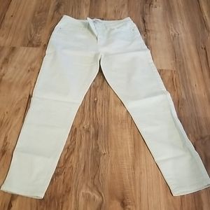 Like new! Cute Forever 21 mint green skinny jeans